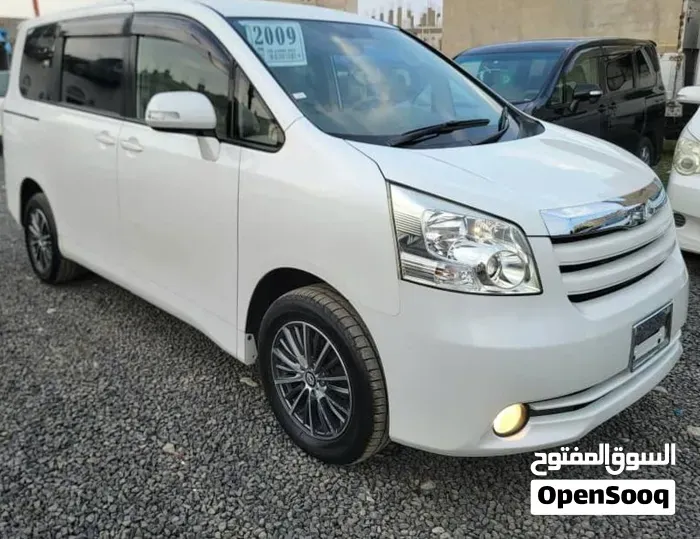 Toyota Hiace 2009 photo 4