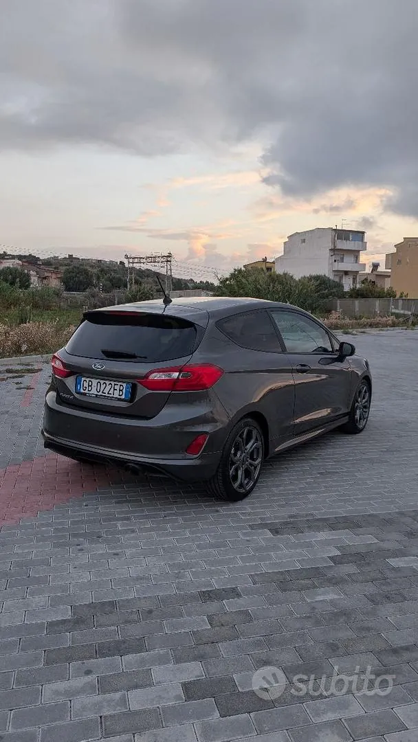 Ford Fiesta 2018 photo 2