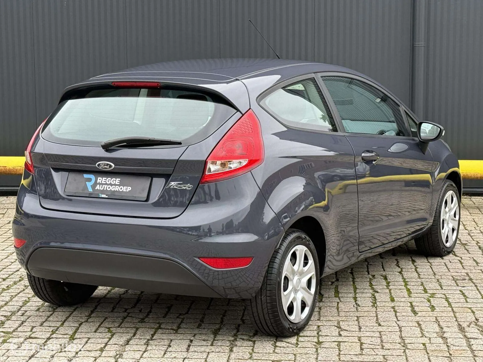 Ford Fiesta 2010 photo 3