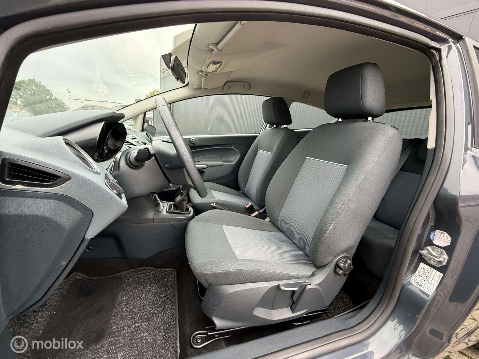 Ford Fiesta 2010 photo 4