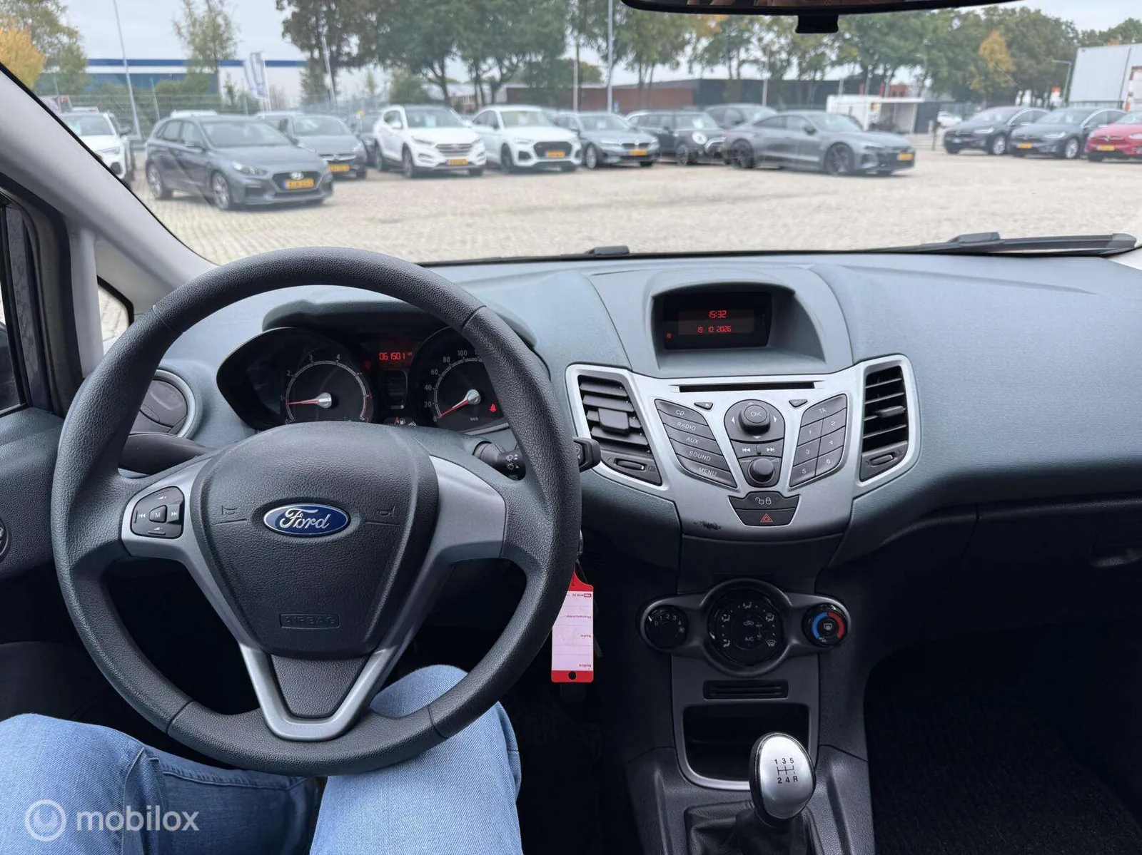 Ford Fiesta 2010 photo 2