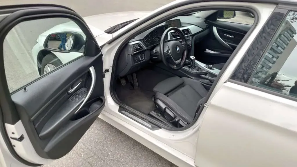 BMW 3 Series 2012 photo 3
