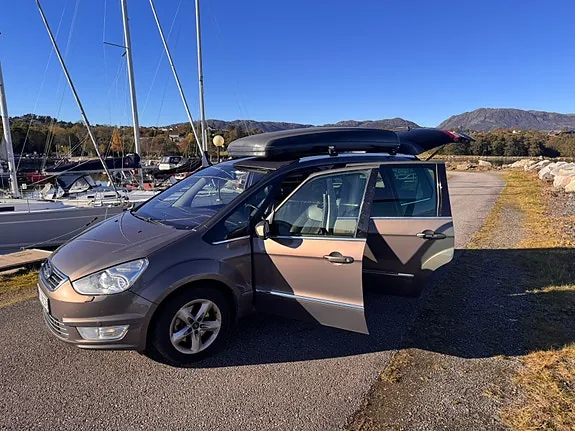 Ford Galaxy 2013 photo 2