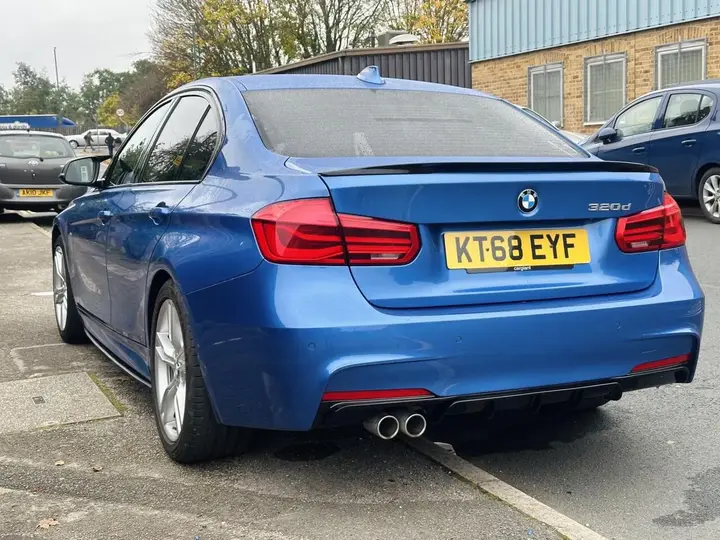 BMW 3 Series 2018 photo 4