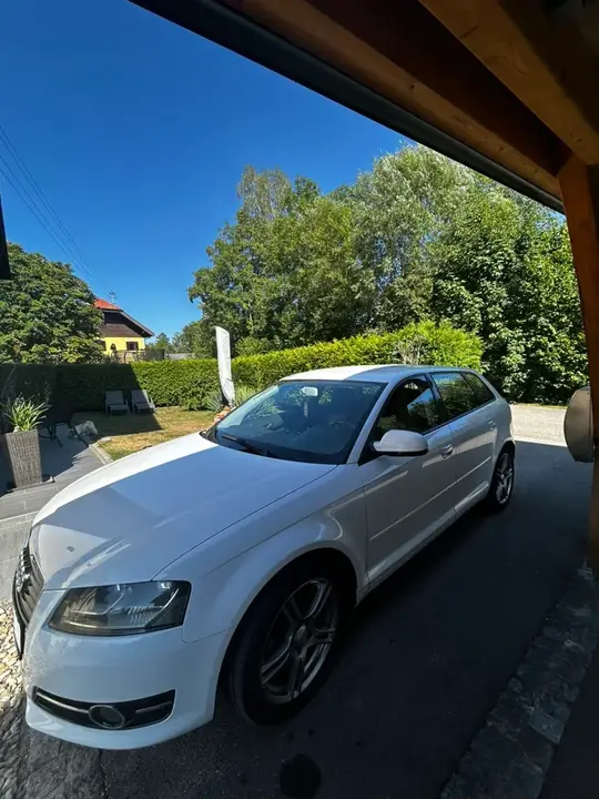 Audi A3 2011 photo 2