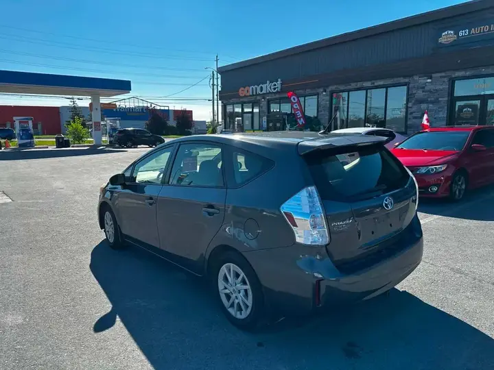 Toyota Prius V 2013 photo 5
