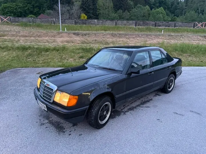 Mercedes-Benz E-Class 1988 photo 2