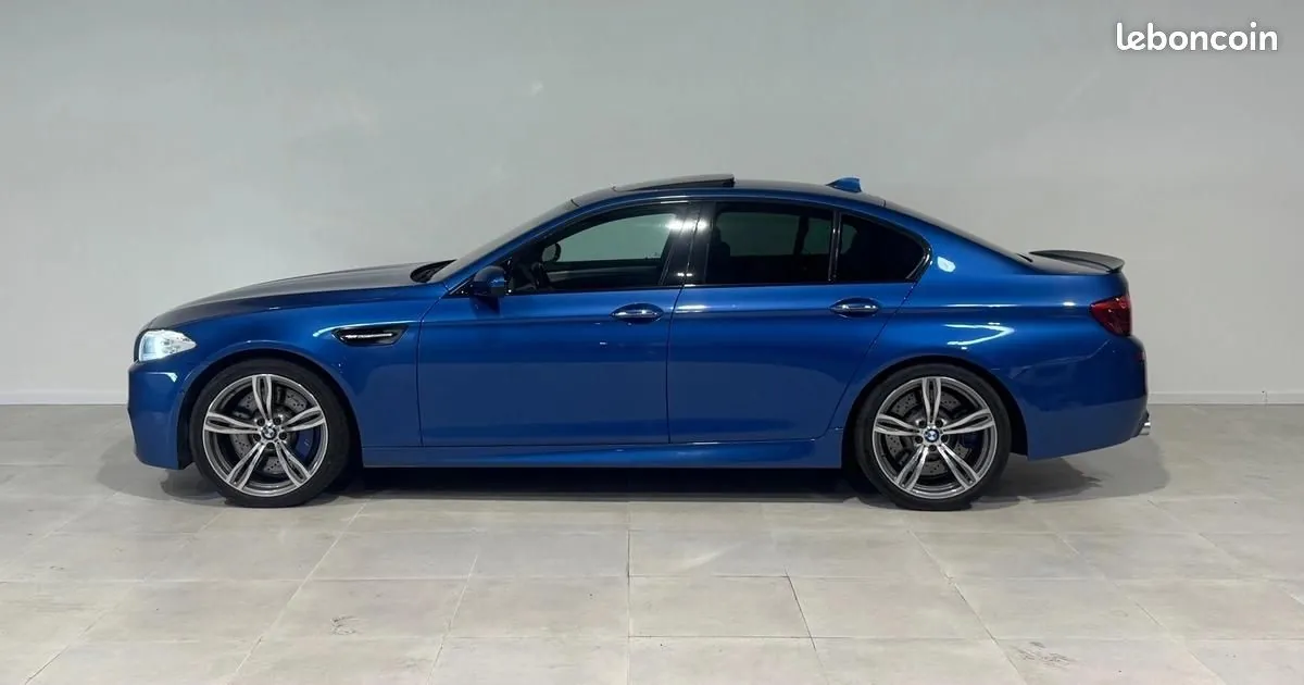 BMW M5 2011 photo 2