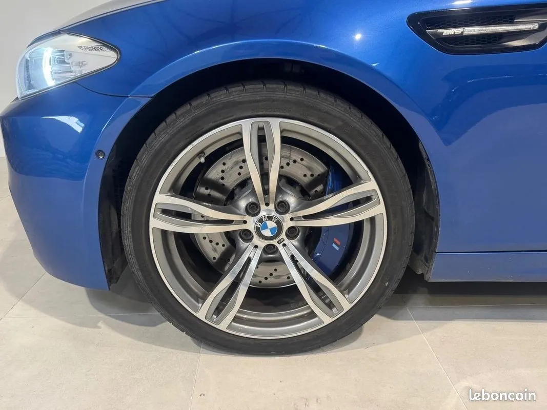 BMW M5 2011 photo 4