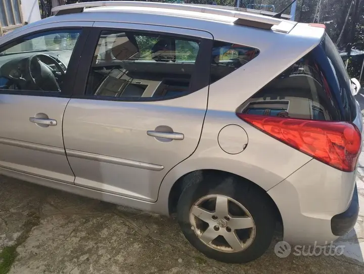Peugeot 207 2013 photo 5