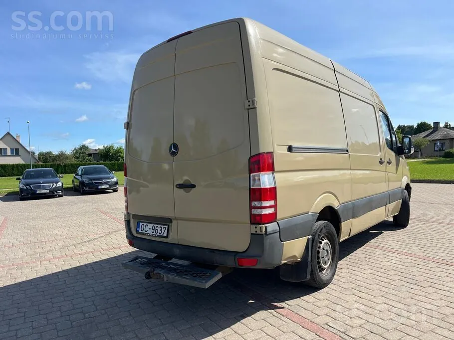 Mercedes-Benz Sprinter 2011 photo 2