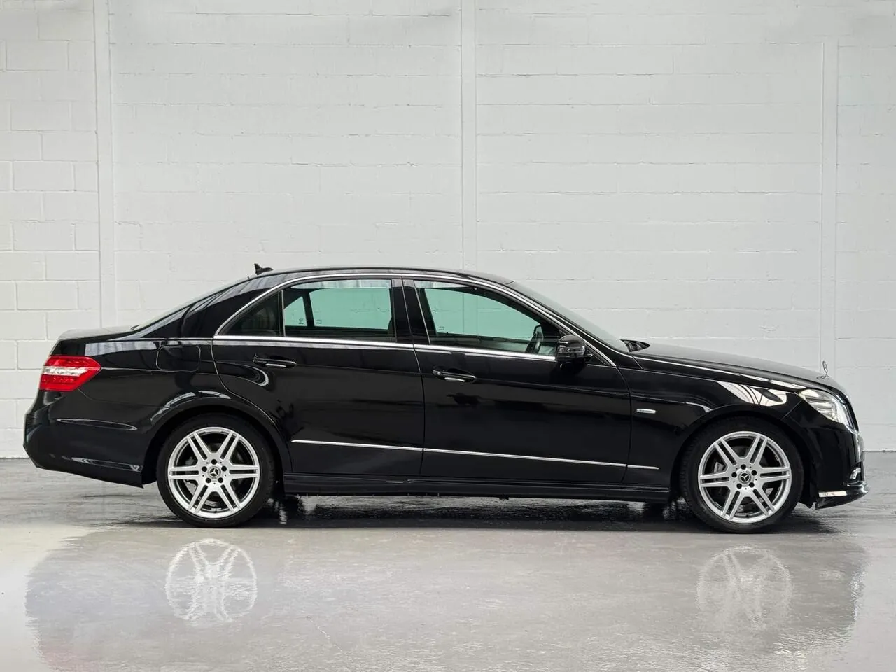 Mercedes-Benz E-Class 2010 photo 2