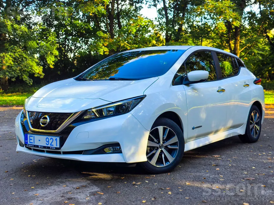 Nissan Leaf 2021 photo 2