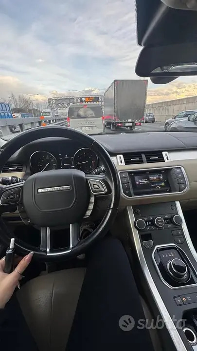 Land Rover Range Rover Evoque 2018 photo 4