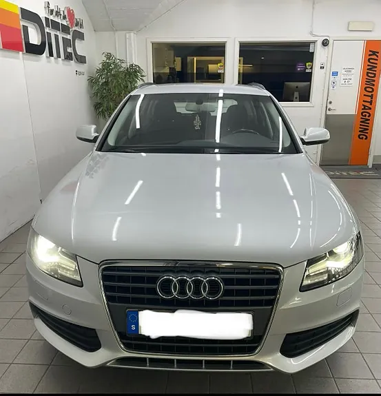Audi A4 2012 photo 2