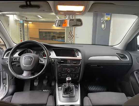 Audi A4 2012 photo 3