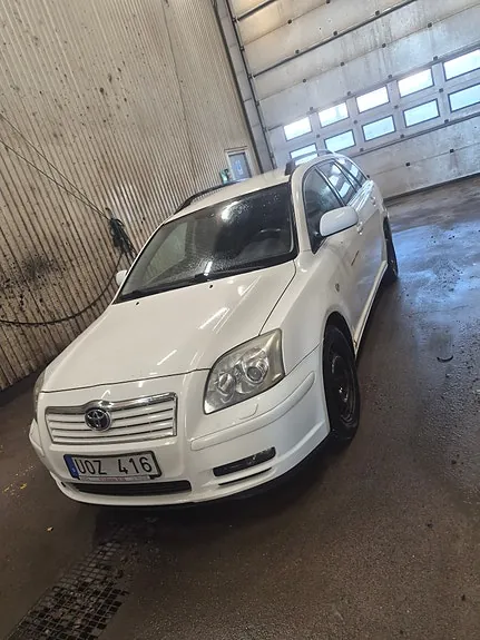 Toyota Avensis 2004 photo 2