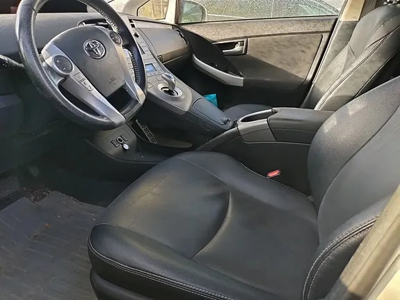 Toyota Prius Plug-In Hybrid 2014 photo 5