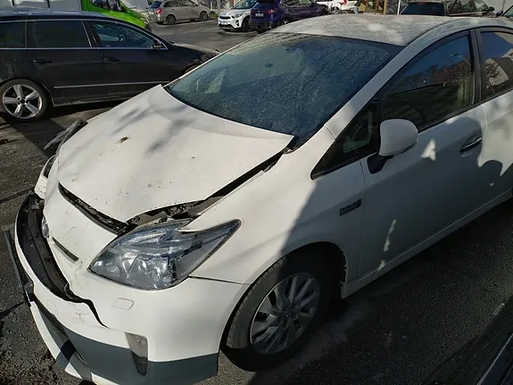 Toyota Prius Plug-In Hybrid 2014 photo 3