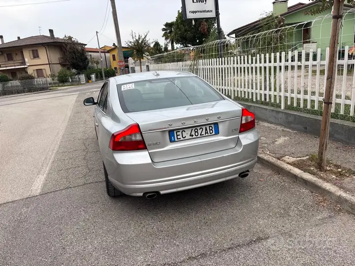 Volvo S80 2011 photo 2