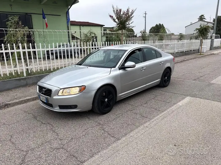Volvo S80