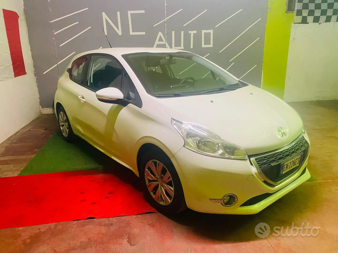 Peugeot 208 2012 photo 2