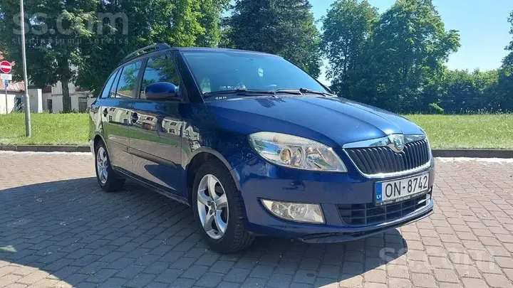 Skoda Fabia 2010 photo 3