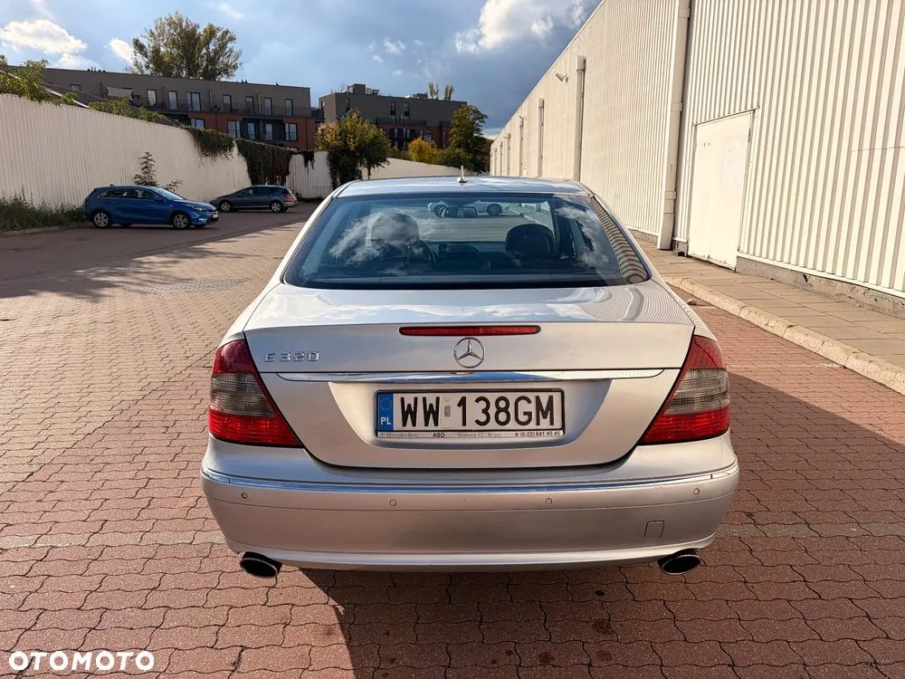 Mercedes-Benz E-Class 2007 photo 4