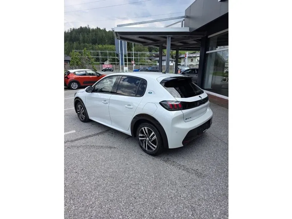 Peugeot 208 2021 photo 3