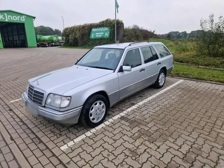 Mercedes-Benz W124