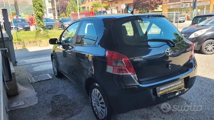 Toyota Yaris 2011 photo 3