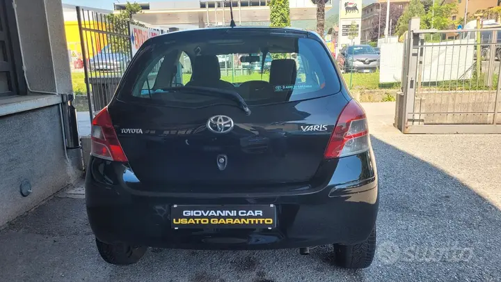 Toyota Yaris 2011 photo 4