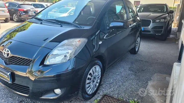 Toyota Yaris 2011 photo 2