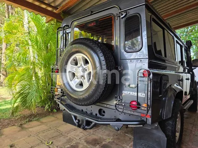 Land Rover Defender 2010 photo 4