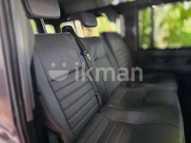 Land Rover Defender 2010 photo 2