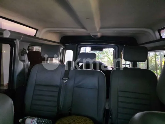 Land Rover Defender 2010 photo 3