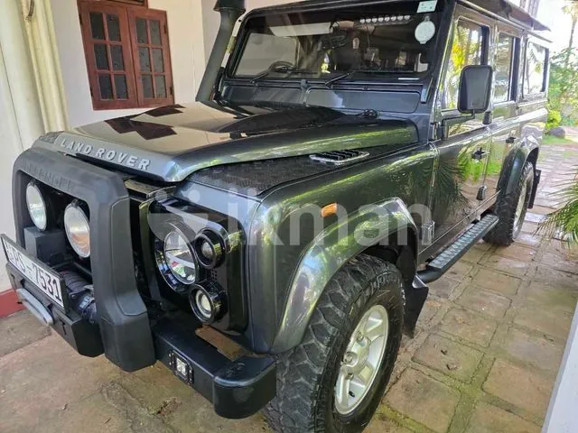 Land Rover Defender 2010 photo 5