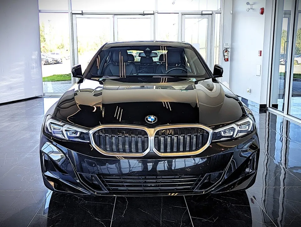BMW 3Series 2023 photo 2