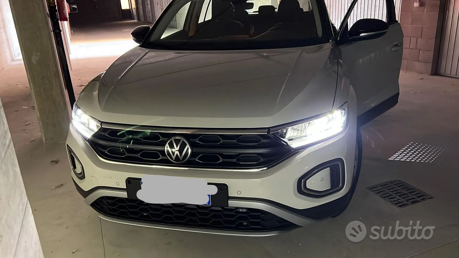 Volkswagen T-Roc 2023 photo 2