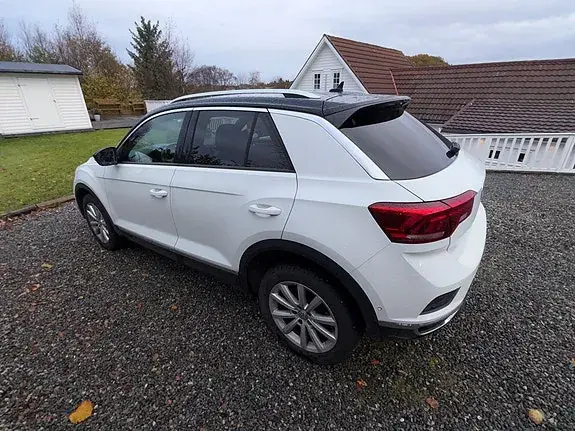 Volkswagen T-Roc 2020 photo 2