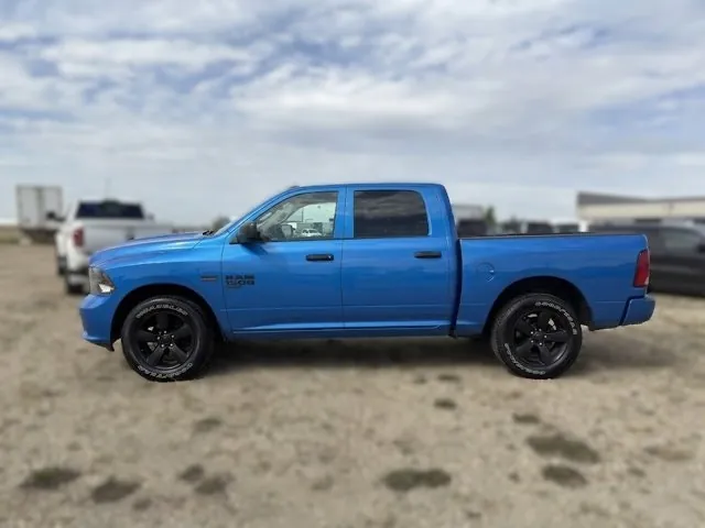 Ram 1500 Classic Express 2022 photo 2