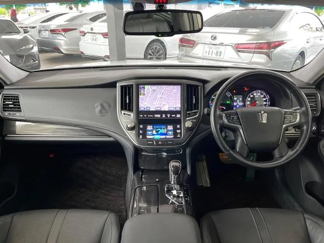 Toyota Crown Athlete Hybrid 2014 photo 2