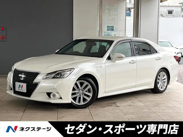 Toyota Crown Athlete Hybrid