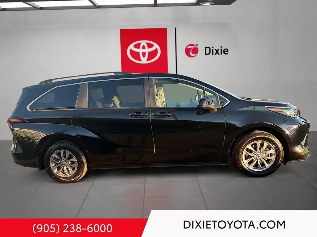 Toyota Sienna 2023 photo 3