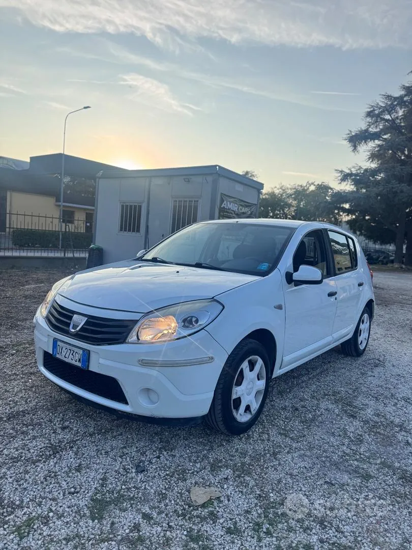 Dacia Sandero 2009 photo 2