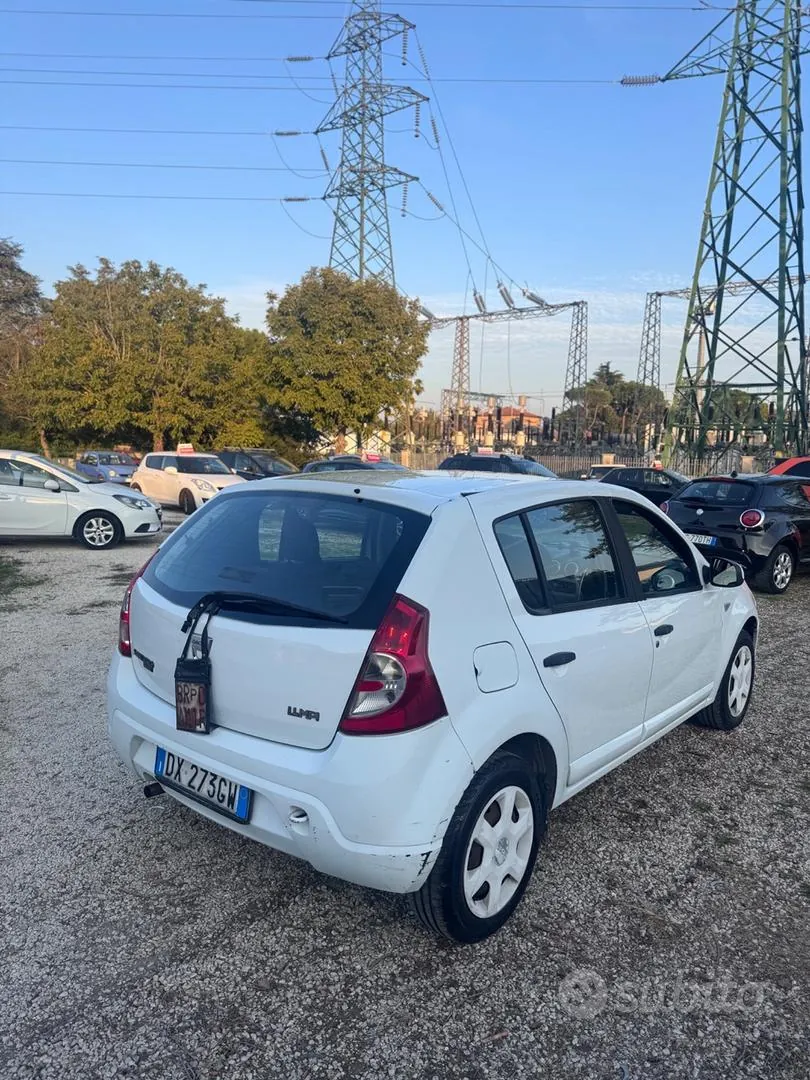 Dacia Sandero 2009 photo 4