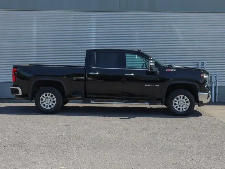 Chevrolet Silverado 2500 2024 photo 2