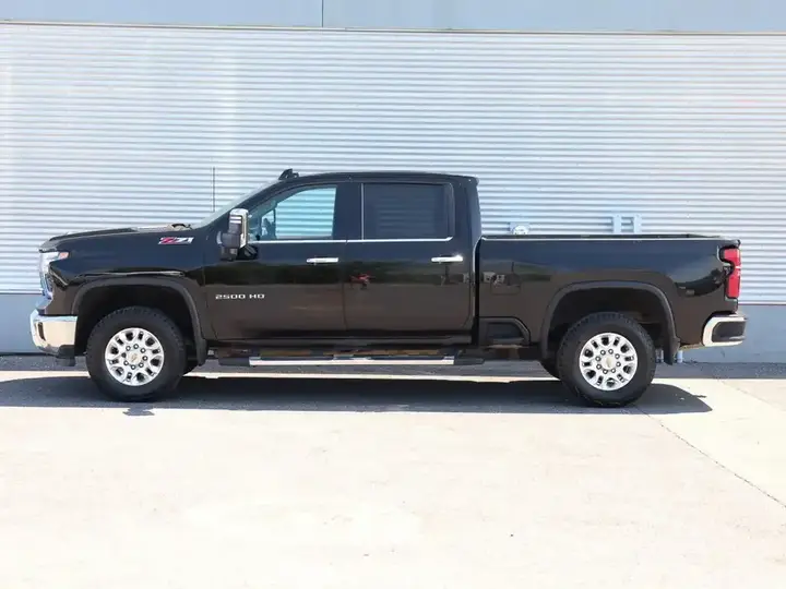Chevrolet Silverado 2500 2024 photo 3