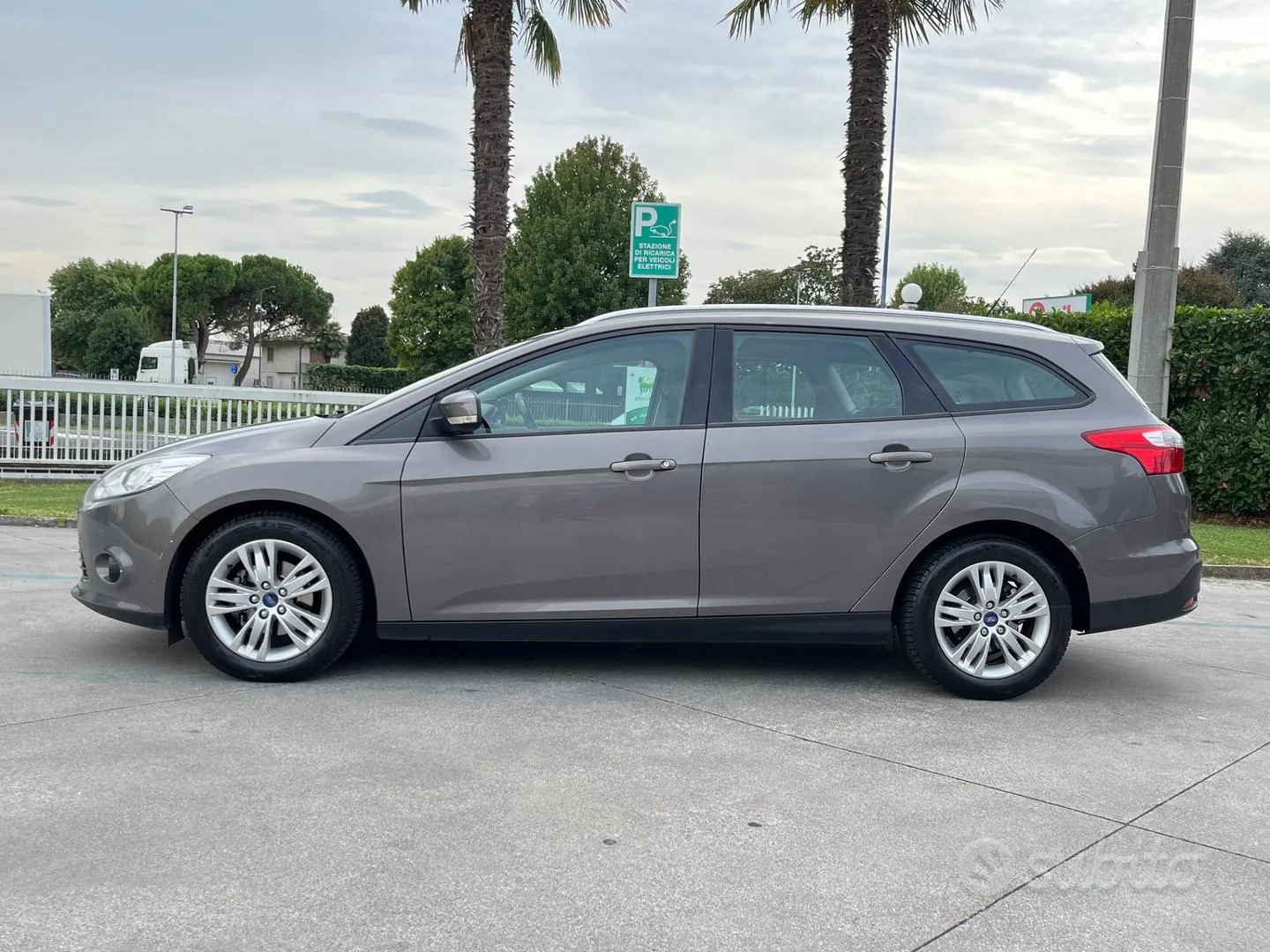 Ford Focus 2011 photo 2