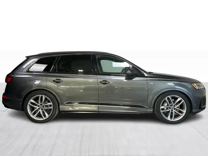 Audi Q7 2021 photo 2